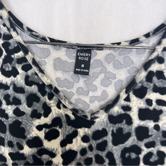 5/$25 Emory Rose animal print top tunic medium - Picture 3 of 4